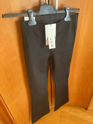 Pantalón negro flare