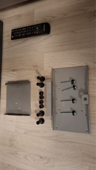 Smart TV Samsung 32 con soporte para colgar