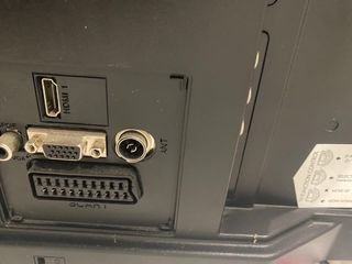 Televisión Sunstech 21 pulgada con soporte pared