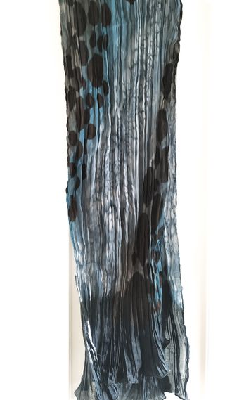 Pañuelo con círculos azul y negro