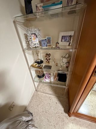 Estantería de metacrilato y cristal