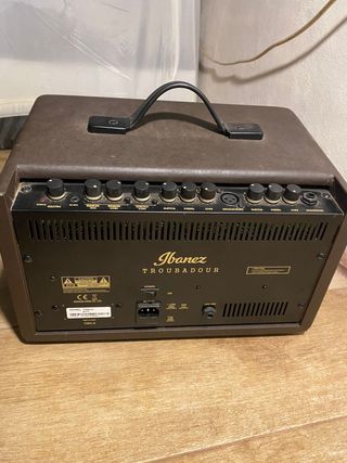 Amplificador Ibanez Troubadour