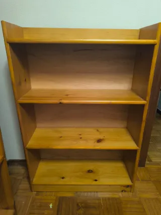 Estantería de madera