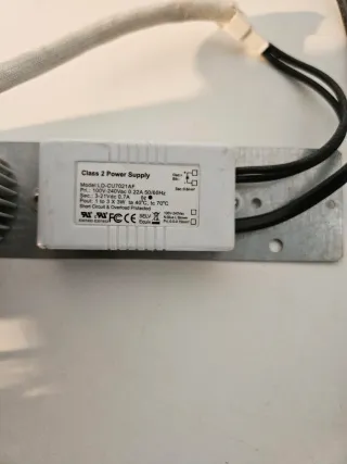 4 faretti LED Ensto Italia con staffa