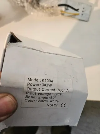 4 faretti LED Ensto Italia con staffa