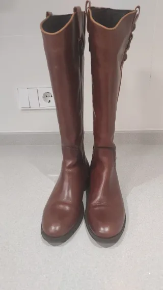 Botas altas de piel marrón