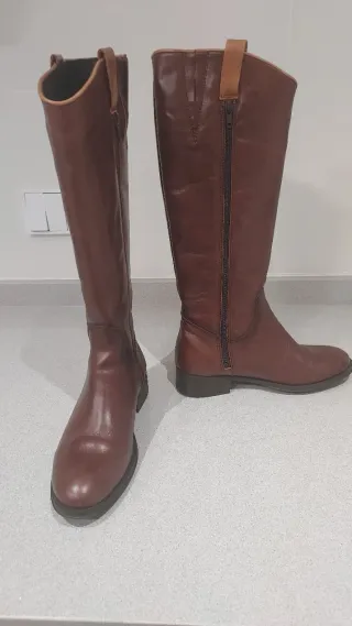 Botas altas de piel marrón