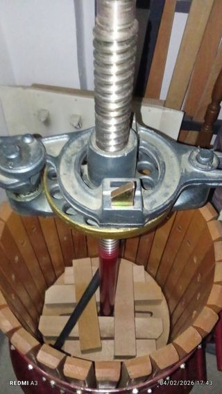 Prensa de vino de madera