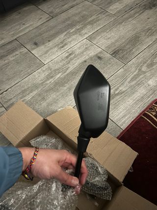 Retrovisores negros para moto