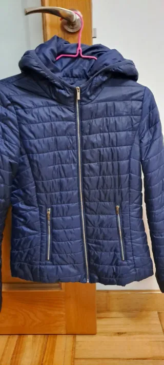 Cazadora acolchada azul mujer