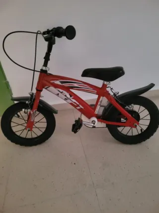 Bicicleta infantil roja