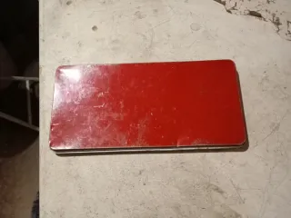 Antigua caja de acuarelas con figuras