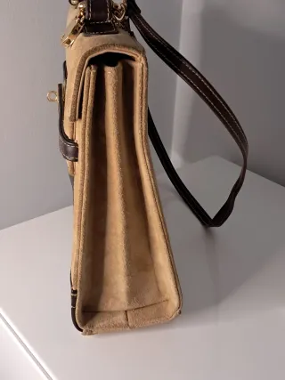 Bolso de mano beige y marrón