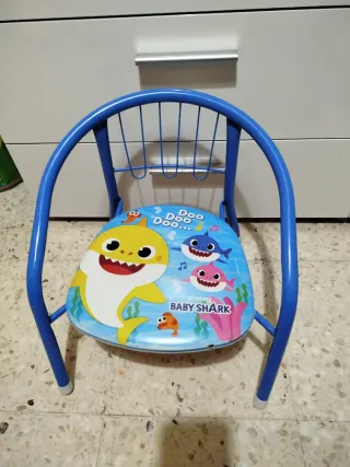 Silla infantil Baby Shark azul