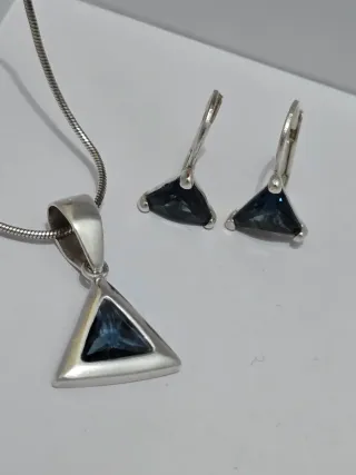 Conjunto Plata Triángulo Azul