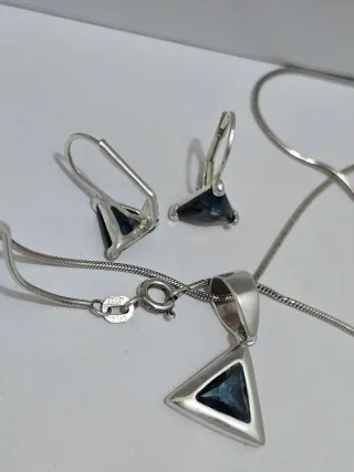 Conjunto Plata Triángulo Azul