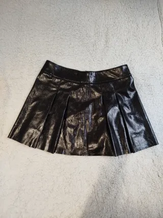 Minifalda college Mango efecto piel negra nueva