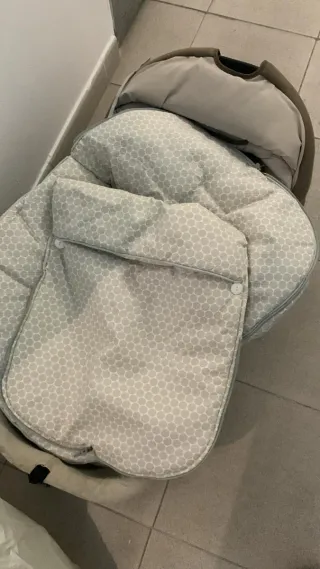 Cuna de coche para bebé con 2 sacos