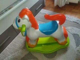 Caballo balancín y triciclo