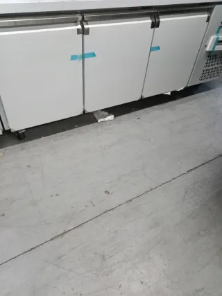 Nevera expositora 3 puertas 674470944