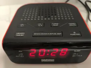Radio Despertador Daewoo Negro/Rojo