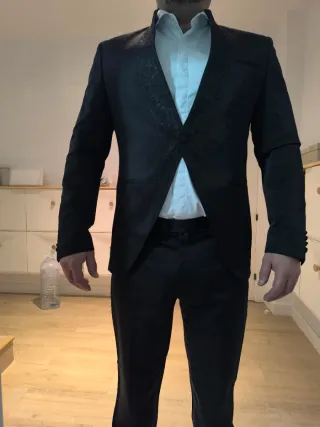 Traje de novio negro
