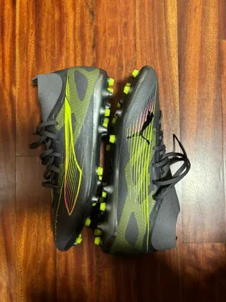 Botas de fútbol Puma Talla 42.5