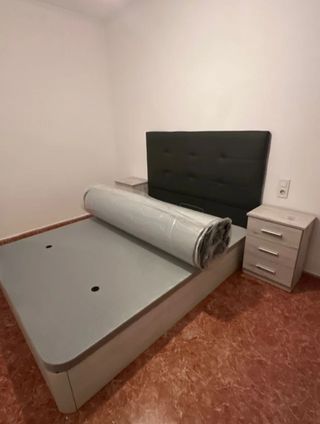 Liquidación:canapés y colchones armarios y sofas