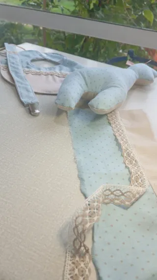 Conjunto toallas bebé jirafa y babero Se borda