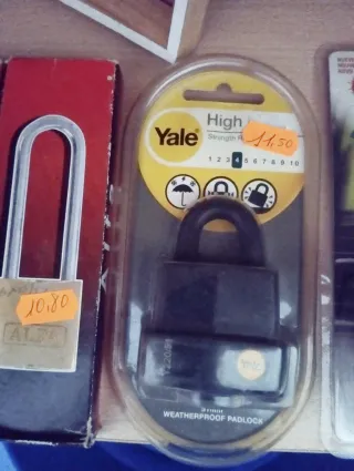 Basemaceta, orinal, portarrollos, candado, alfombr