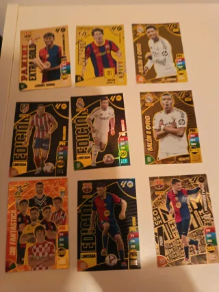 Cartas Pokémon I cartas de fútbol con álbum.