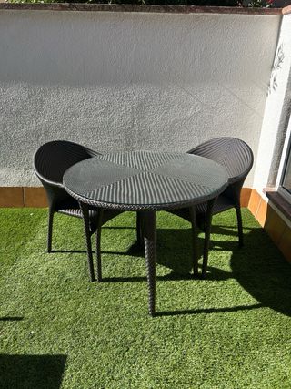 Mesa redonda y 2 sillas de exterior