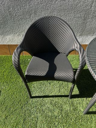 Mesa redonda y 2 sillas de exterior