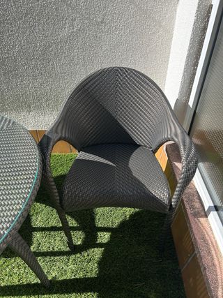 Mesa redonda y 2 sillas de exterior