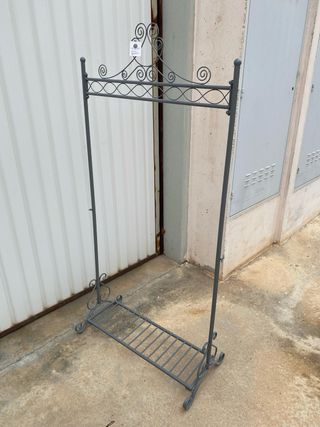 Perchero de hierro forjado decorativo