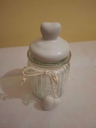 Barattolo in vetro con decorazione a cuore
