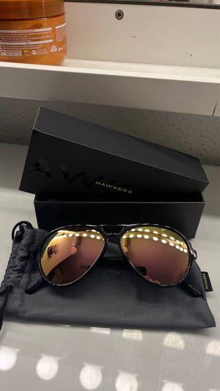 Gafas de sol Hawkers negras y doradas