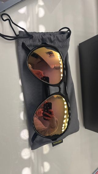 Gafas de sol Hawkers negras y doradas