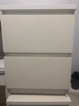 Scrivania bianca con cassettiera