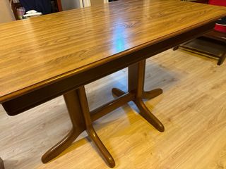 Mesa de comedor o cocina de madera