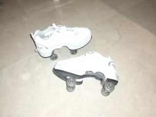 Zapatillas con ruedas blancas