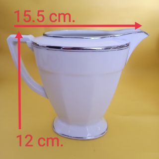 Jarra lechera con detalles plateados