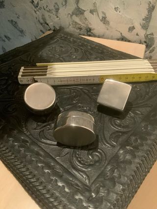 Tris scatoline metallo argentato con pietra blu