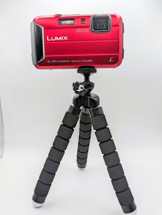 Cámara Panasonic Lumix FT30 Roja + Tarjeta SD 32GB