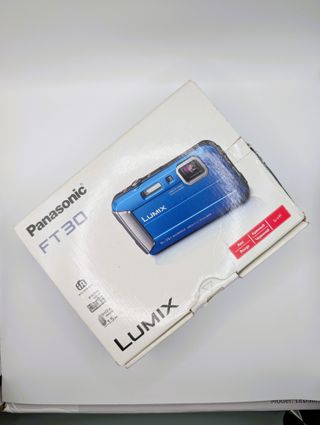 Cámara Panasonic Lumix FT30 Roja + Tarjeta SD 32GB