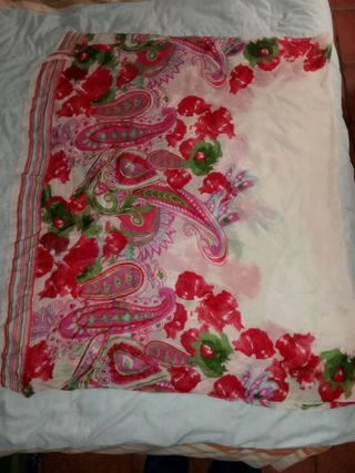 Pañuelo de seda estampado grande