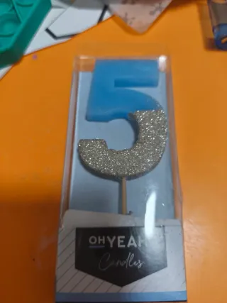 Vela número 5 azul con purpurina