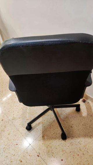 Silla de oficina negra