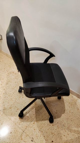 Silla de oficina negra