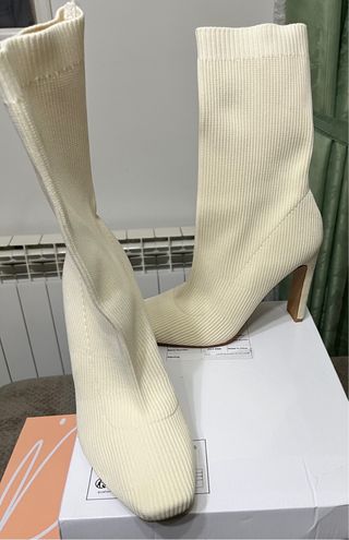 Botas de tacón beige de punto
